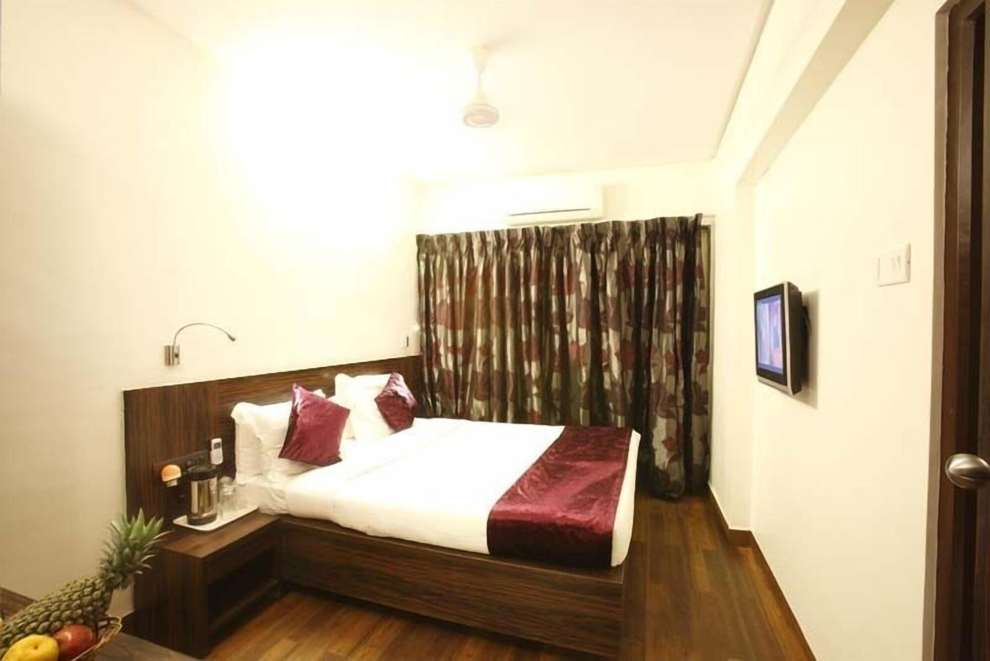 Hotel Plaza Bombay Esterno foto