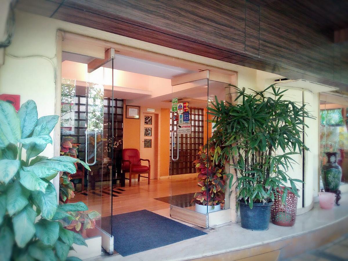 Hotel Plaza Bombay Esterno foto